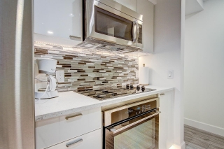 611 Riverside Dr, North Vancouver, BC V7H 1V5