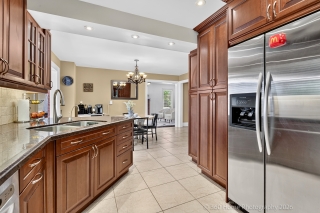 8540 Citrus Wynd, West Vancouver, BC V7W 3H1