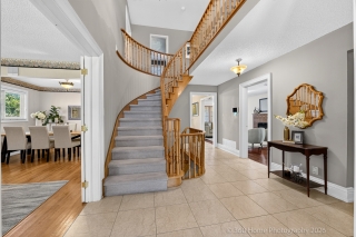 8540 Citrus Wynd, West Vancouver, BC V7W 3H1
