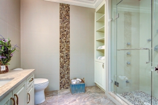 49 Fenton Way, Toronto, Ontraio L6P0P4